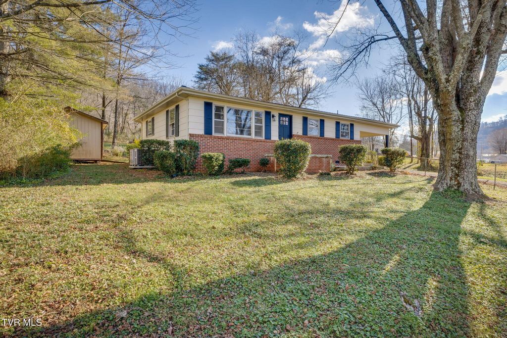 Photo of 319 Cross Road, Rogersville, TN 37857 (MLS # 9989202)