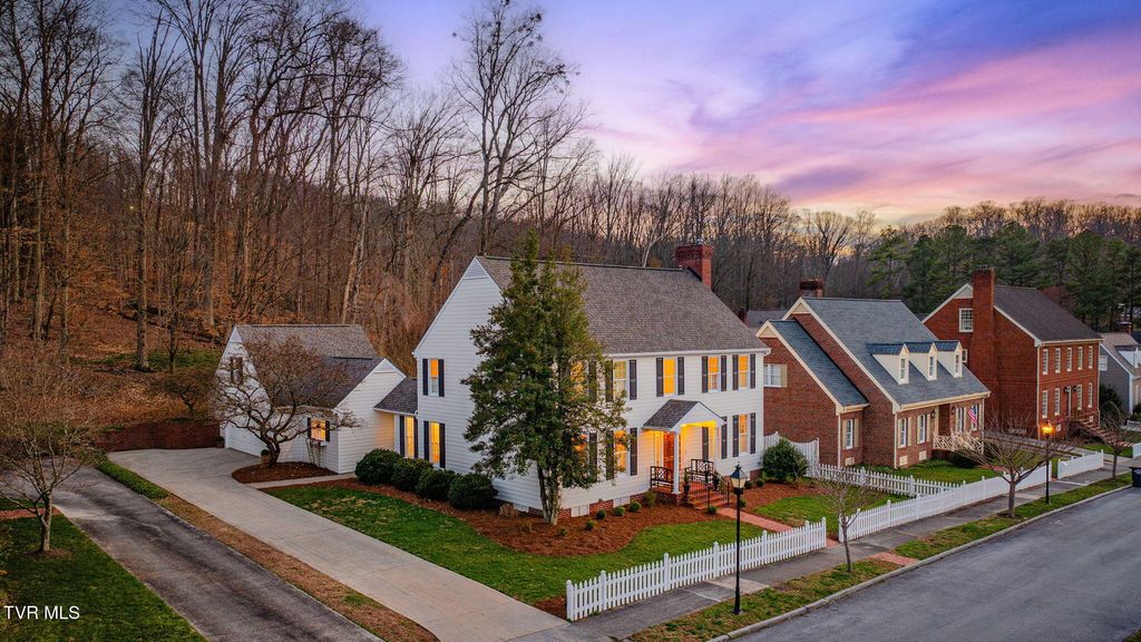 Photo of 10 Pendleton Place, Kingsport, TN 37664 (MLS # 9992174)