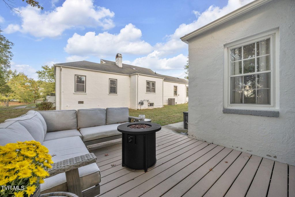 Photo of 513 Granada Pvt Court, Kingsport, TN 37660 (MLS # 9987024)
