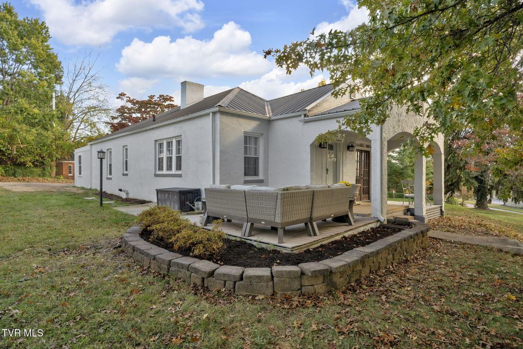 Photo of 513 Granada Pvt Court, Kingsport, TN 37660 (MLS # 9987024)