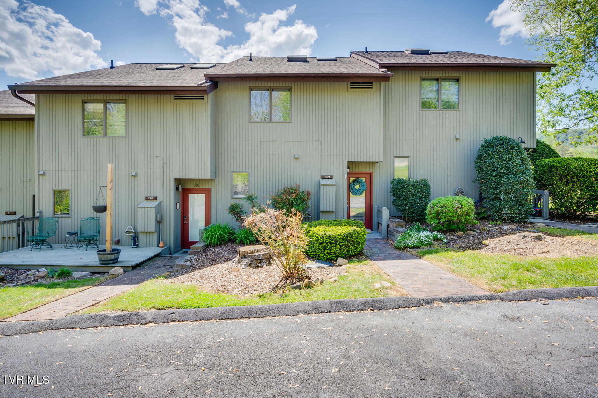 209 Willowbend Lane, Kingsport, Tennessee image 2