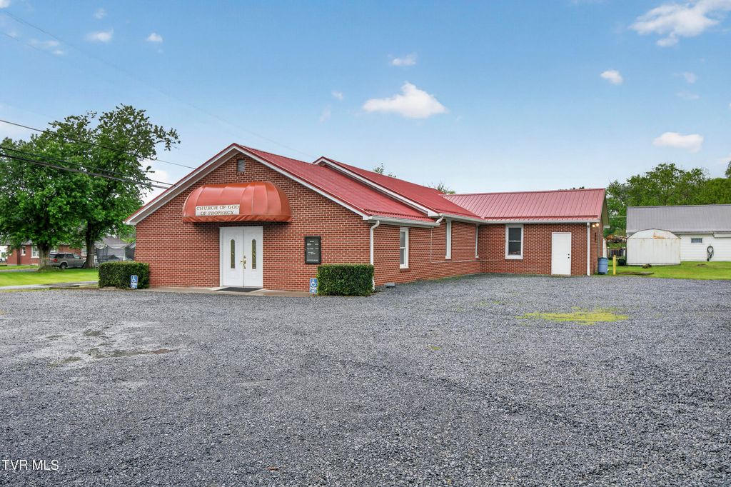 Photo of 302 Crescent Drive, Glade Spring, VA 24340 (MLS # 9995085)