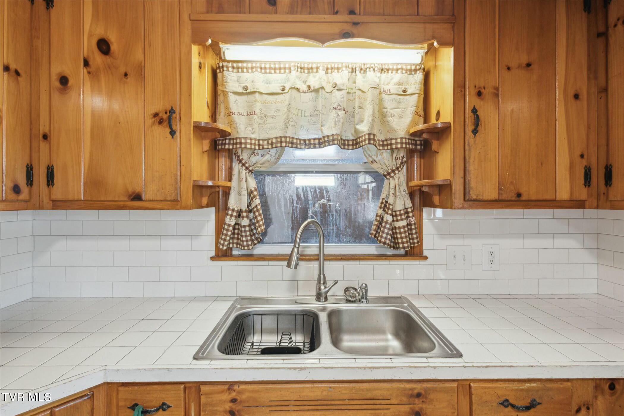 202 Hemlock Road, Bristol, Tennessee image 13