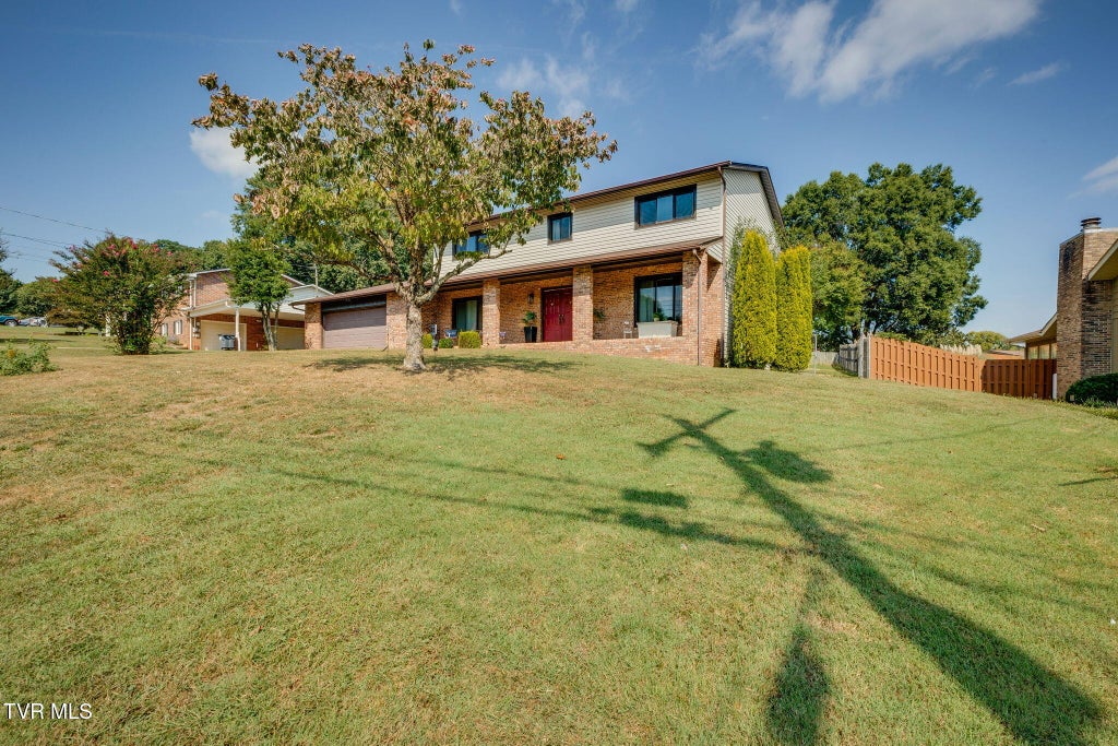 Photo of 429 Oakmont Drive, Kingsport, TN 37663 (MLS # 10001244)