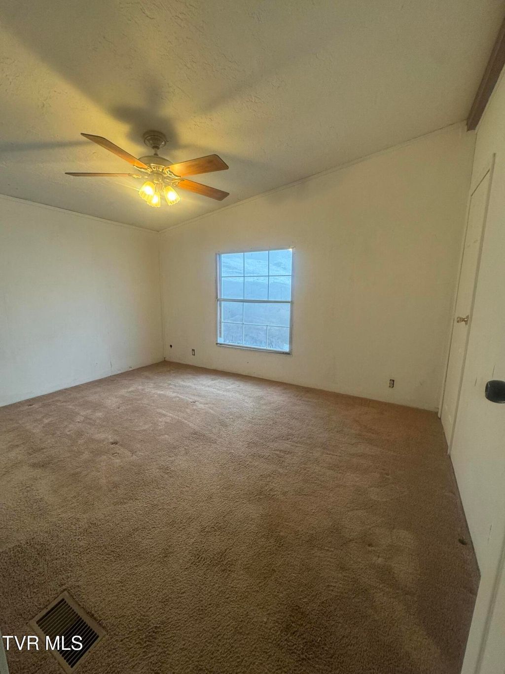 Photo of 1013 Siam Road, Elizabethton, TN 37643 (MLS # 9992641)