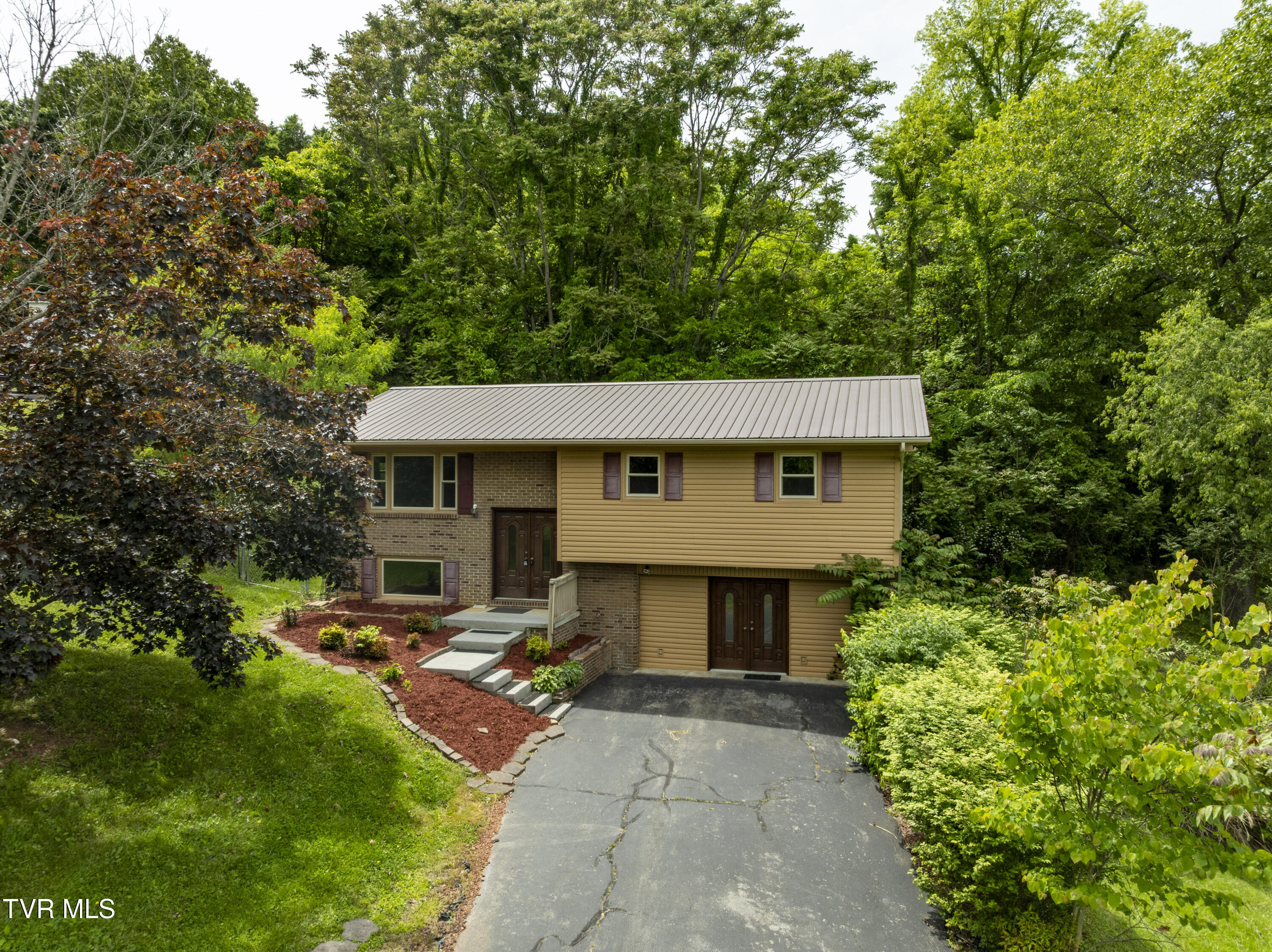 266 Pine Laurel Circle, Bluff City, Tennessee image 1