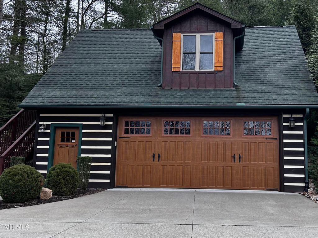 Photo of 171 Bankers Bend, Mountain City, TN 37683 (MLS # 9990046)