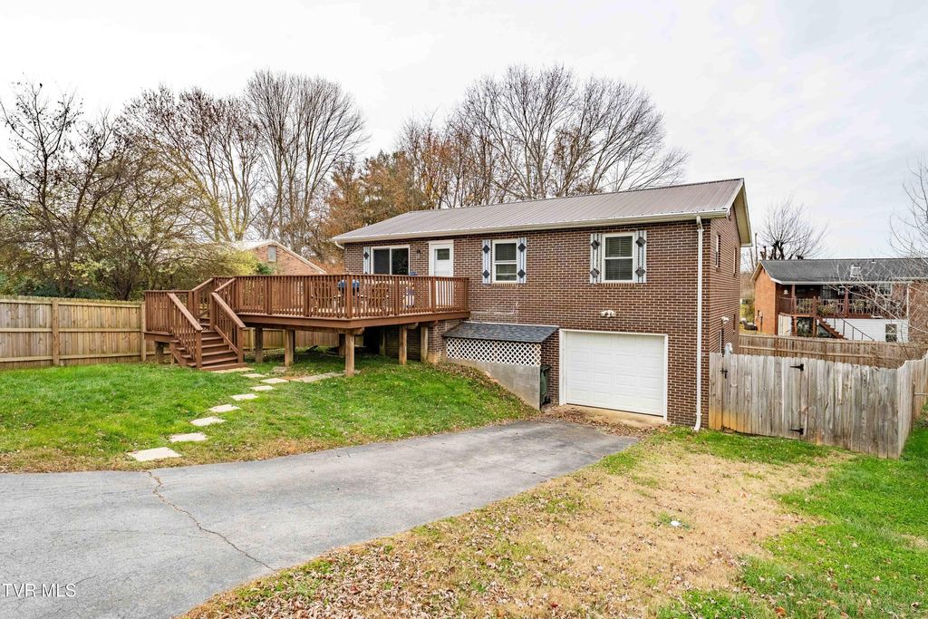 Photo of 121 Valley Circle, Gray, TN 37615 (MLS # 9988674)