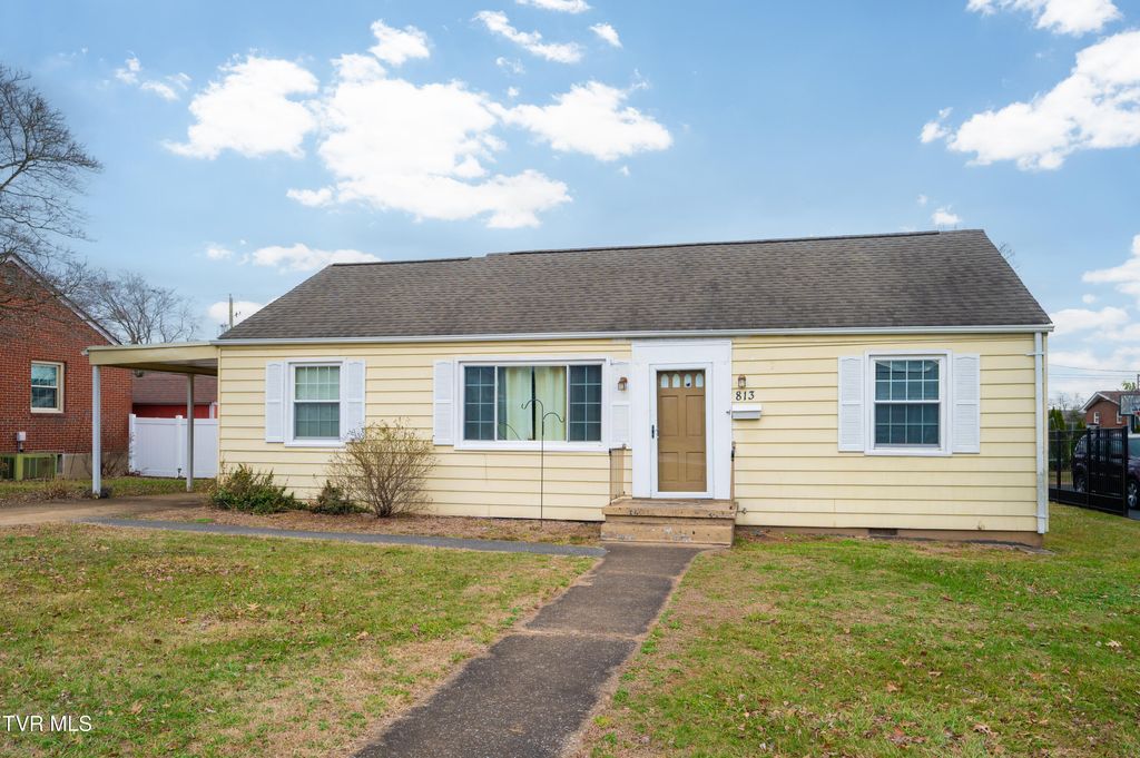Photo of 813 Fairmont Avenue, Kingsport, TN 37660 (MLS # 9989571)