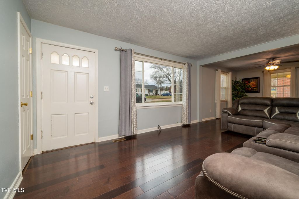 Photo of 813 Fairmont Avenue, Kingsport, TN 37660 (MLS # 9989571)