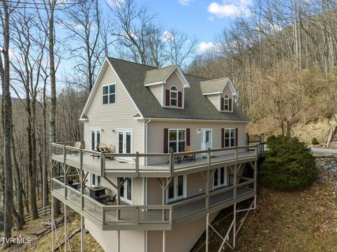 Homes For Sale - 280 Isle Of Skye<br/> Banner Elk, NC 28604