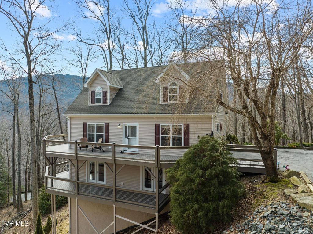 Photo of 280 Isle Of Skye, Banner Elk, NC 28604 (MLS # 9991473)