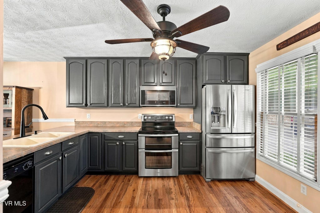 Photo of 141 Terrace Private Drive, Butler, TN 37640 (MLS # 10001845)