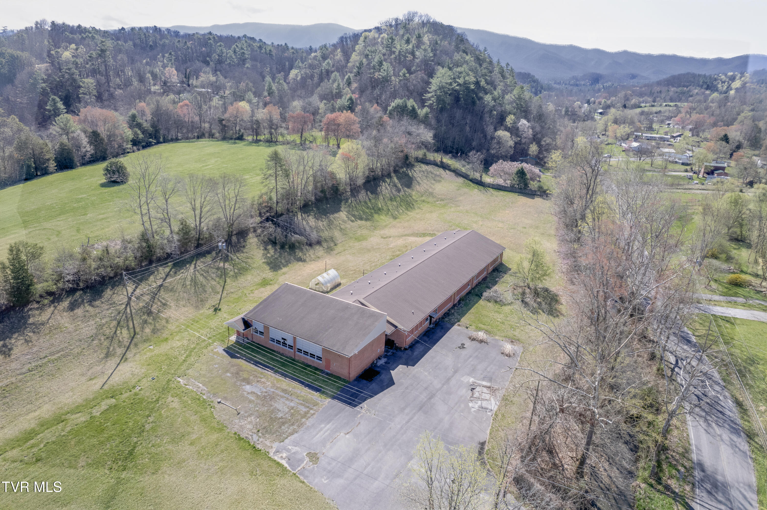 321 Possum Creek Road, Bluff City, Tennessee image 5