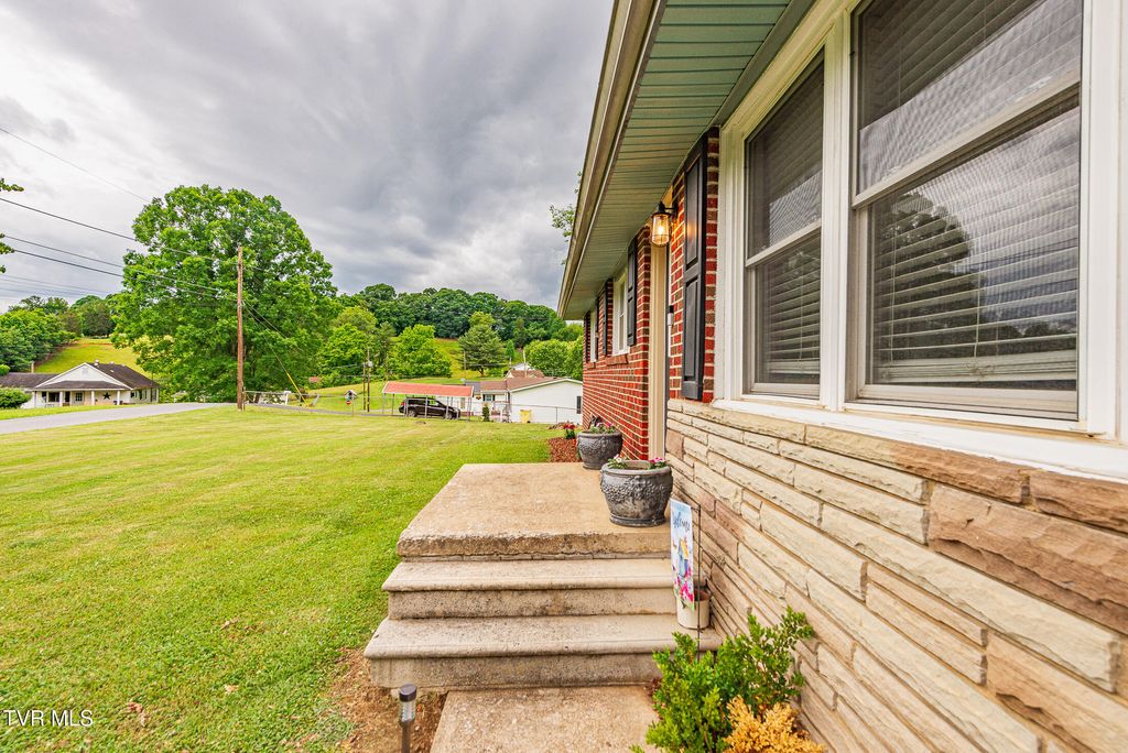 Photo of 1115 Qualls Road, Kingsport, TN 37660 (MLS # 9995899)