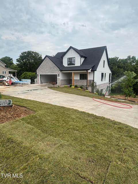 Homes For Sale - 585 Carroll Creek Road<br/> Johnson City, TN 37601