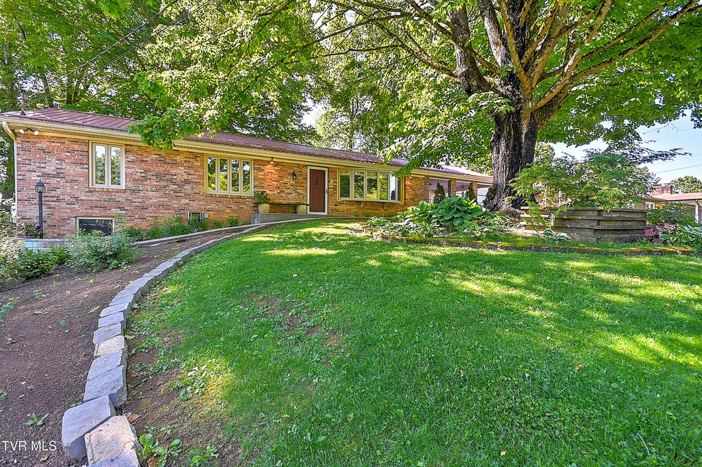 Photo of 16239 Mary Street, Abingdon, VA 24210 (MLS # 9995535)