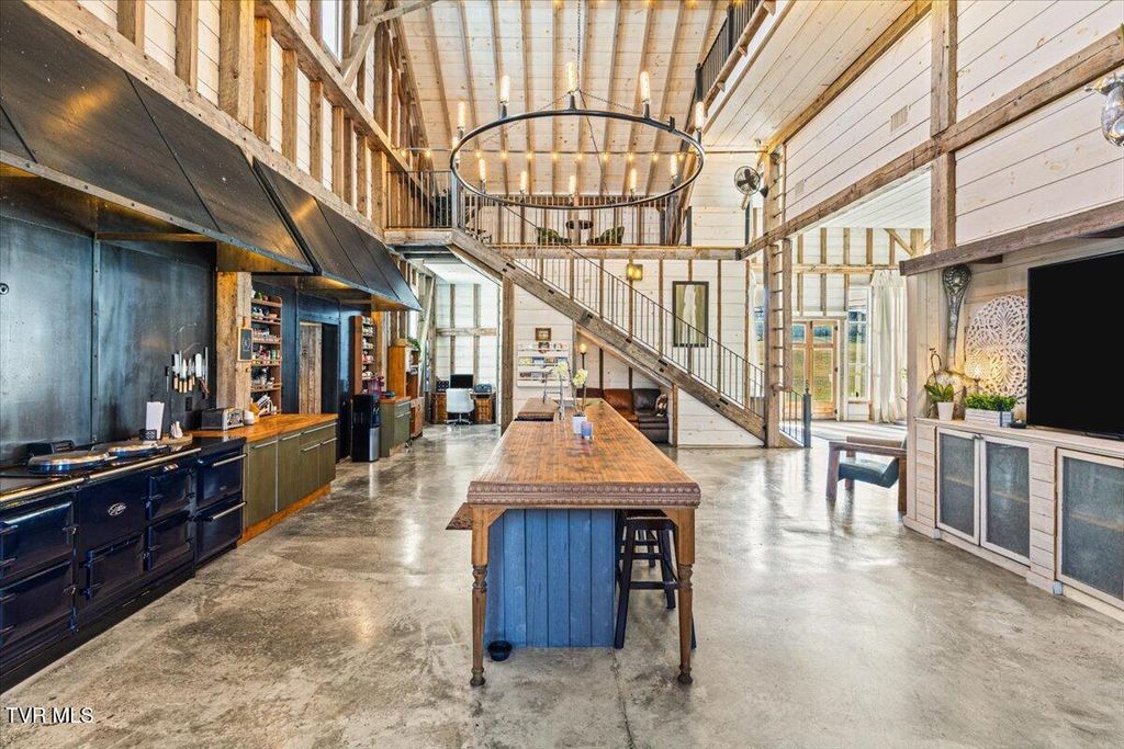 Photo of 2752 Knob Creek Road, Johnson City, TN 37604 (MLS # 9990602)