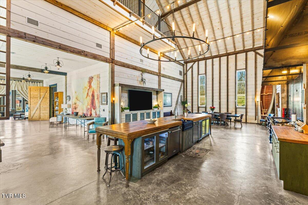 2752 Knob Creek Road