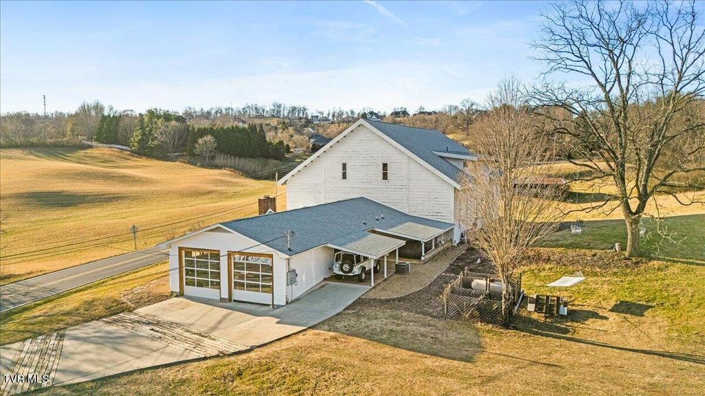 Photo of 2752 Knob Creek Road, Johnson City, TN 37604 (MLS # 9990602)