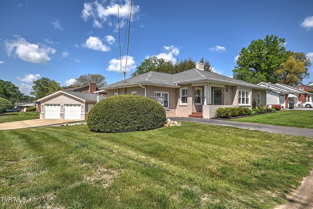 Photo of 101 Mcarthur Avenue, Elizabethton, TN 37643 (MLS # 9994220)