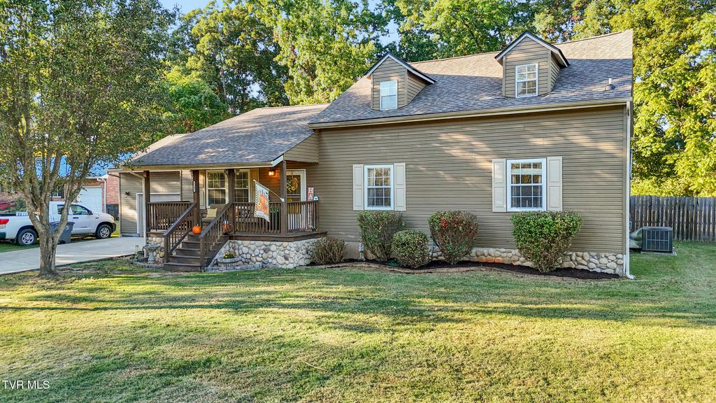 Photo of 2143 Hill Trail Drive, Morristown, TN 37814 (MLS # 9987974)