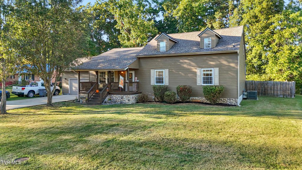 Photo of 2143 Hill Trail Drive, Morristown, TN 37814 (MLS # 9987974)
