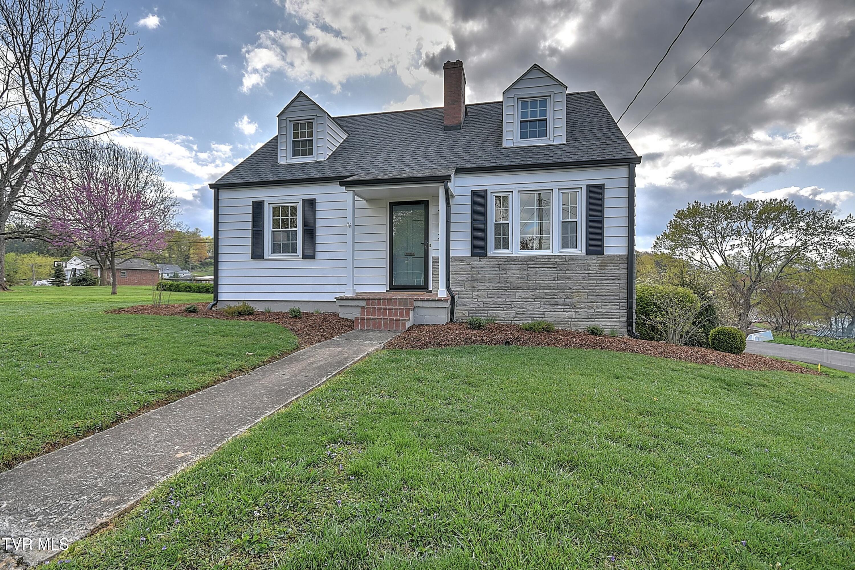 277 Sherwood Road, Bristol, Virginia image 3