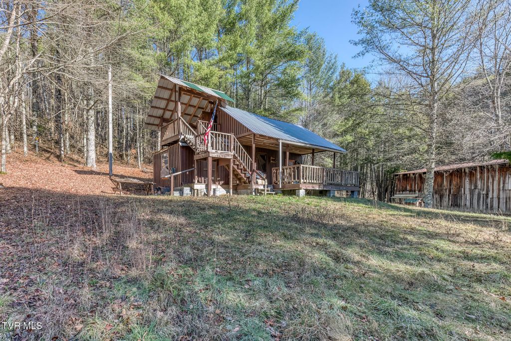Photo of 240 Phil Arnett Road, Roan Mountain, TN 37687 (MLS # 9988813)