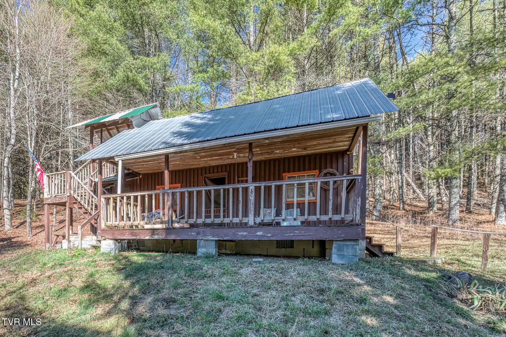 Photo of 240 Phil Arnett Road, Roan Mountain, TN 37687 (MLS # 9988813)