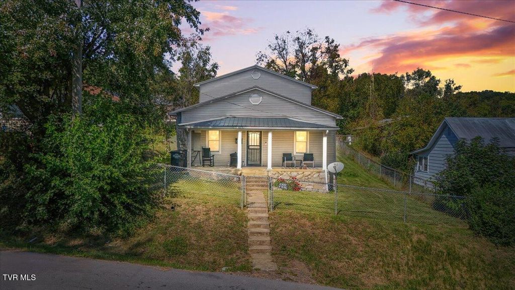 Photo of 1620 Lake Street, Kingsport, TN 37660 (MLS # 9986922)