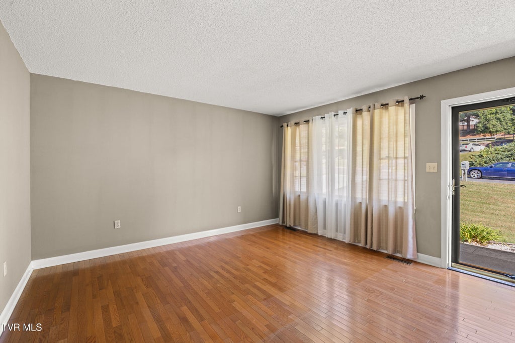 Photo of 226 High Oak Drive, Bristol, VA 24201 (MLS # 10000527)