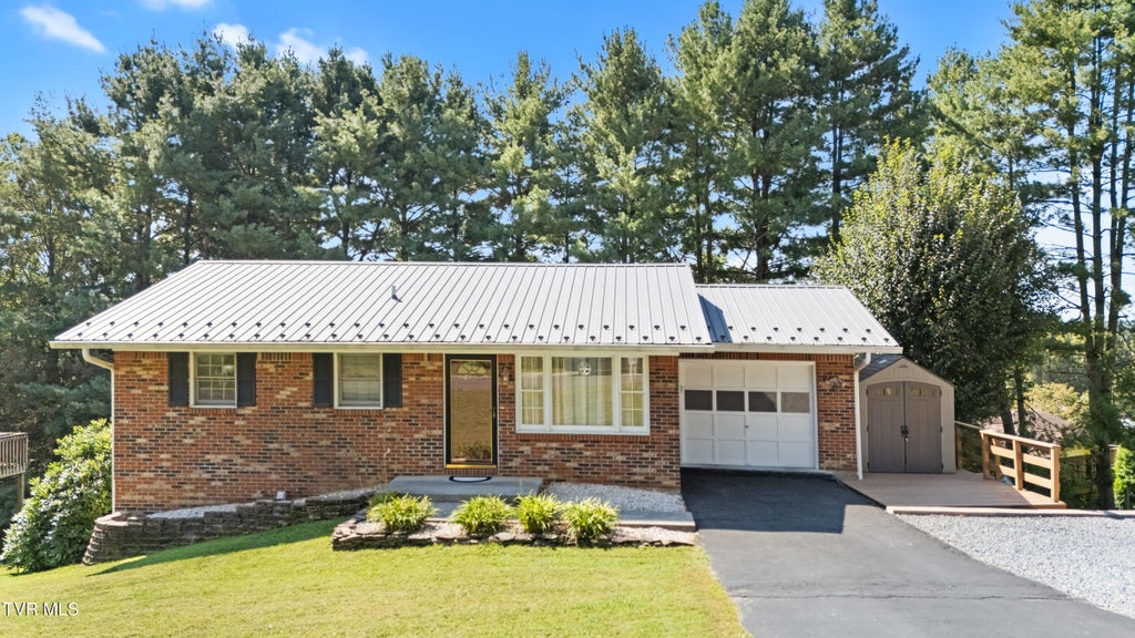 Photo of 226 High Oak Drive, Bristol, VA 24201 (MLS # 10000527)