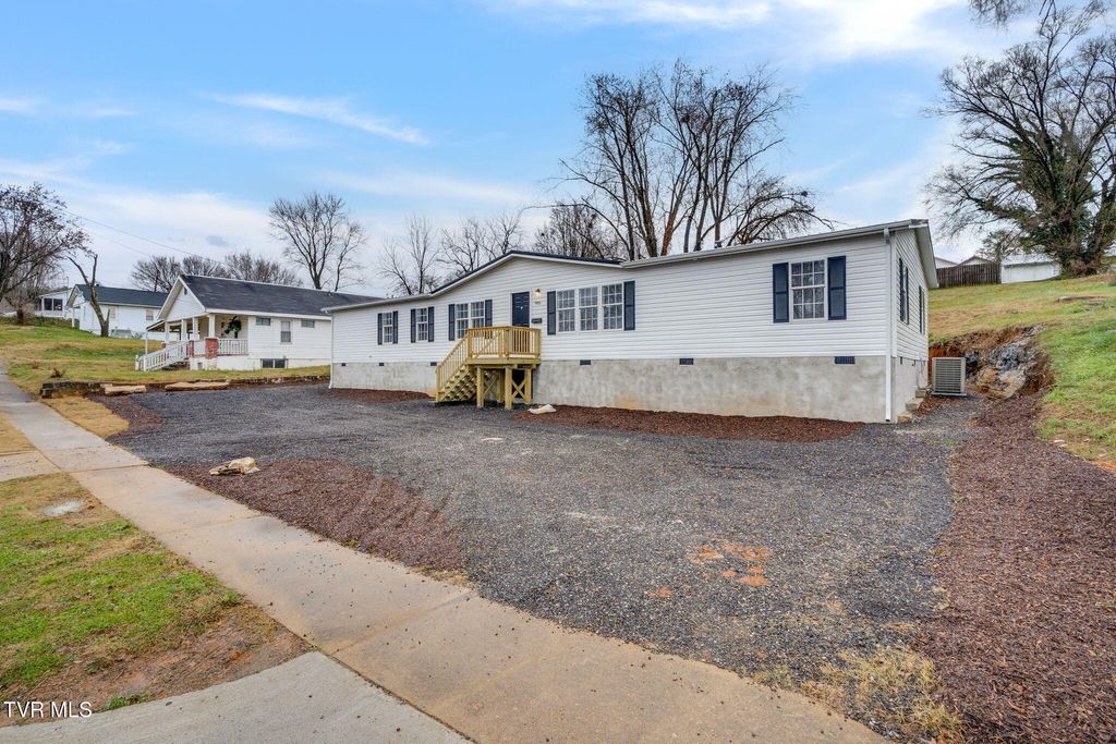 Photo of 931 Riverside Avenue, Kingsport, TN 37660 (MLS # 9988938)