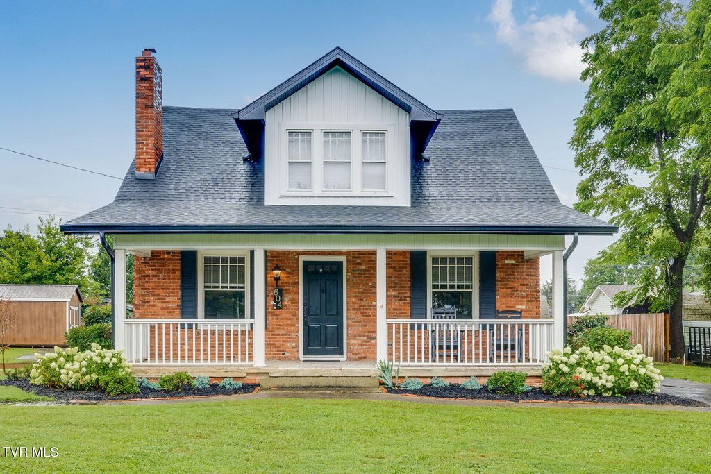 Photo of 604 Bravo Street, Elizabethton, TN 37643 (MLS # 9987087)