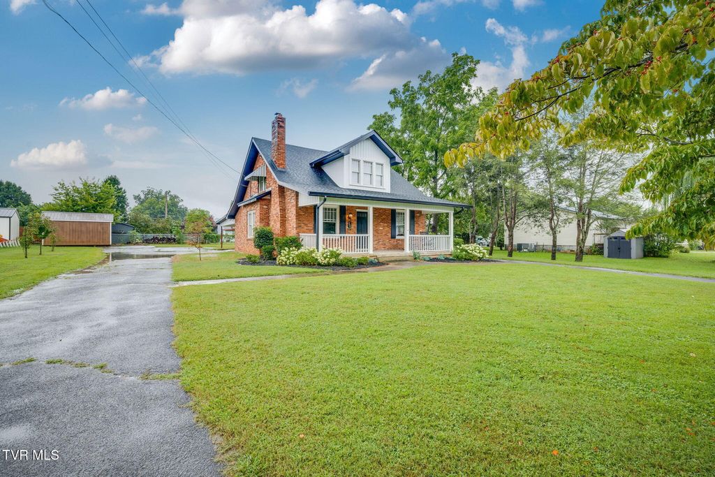 Photo of 604 Bravo Street, Elizabethton, TN 37643 (MLS # 9987087)
