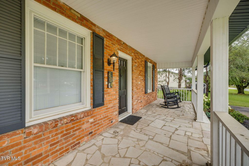 Photo of 604 Bravo Street, Elizabethton, TN 37643 (MLS # 9987087)