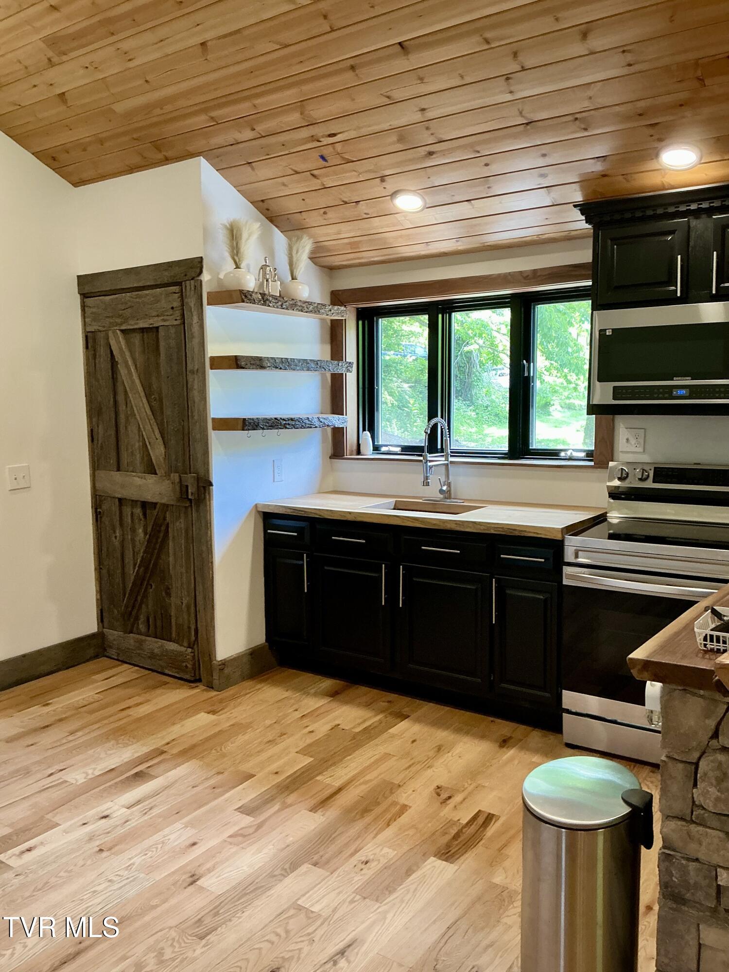 153 Hampton Creek Road, Roan Mountain, Tennessee image 20