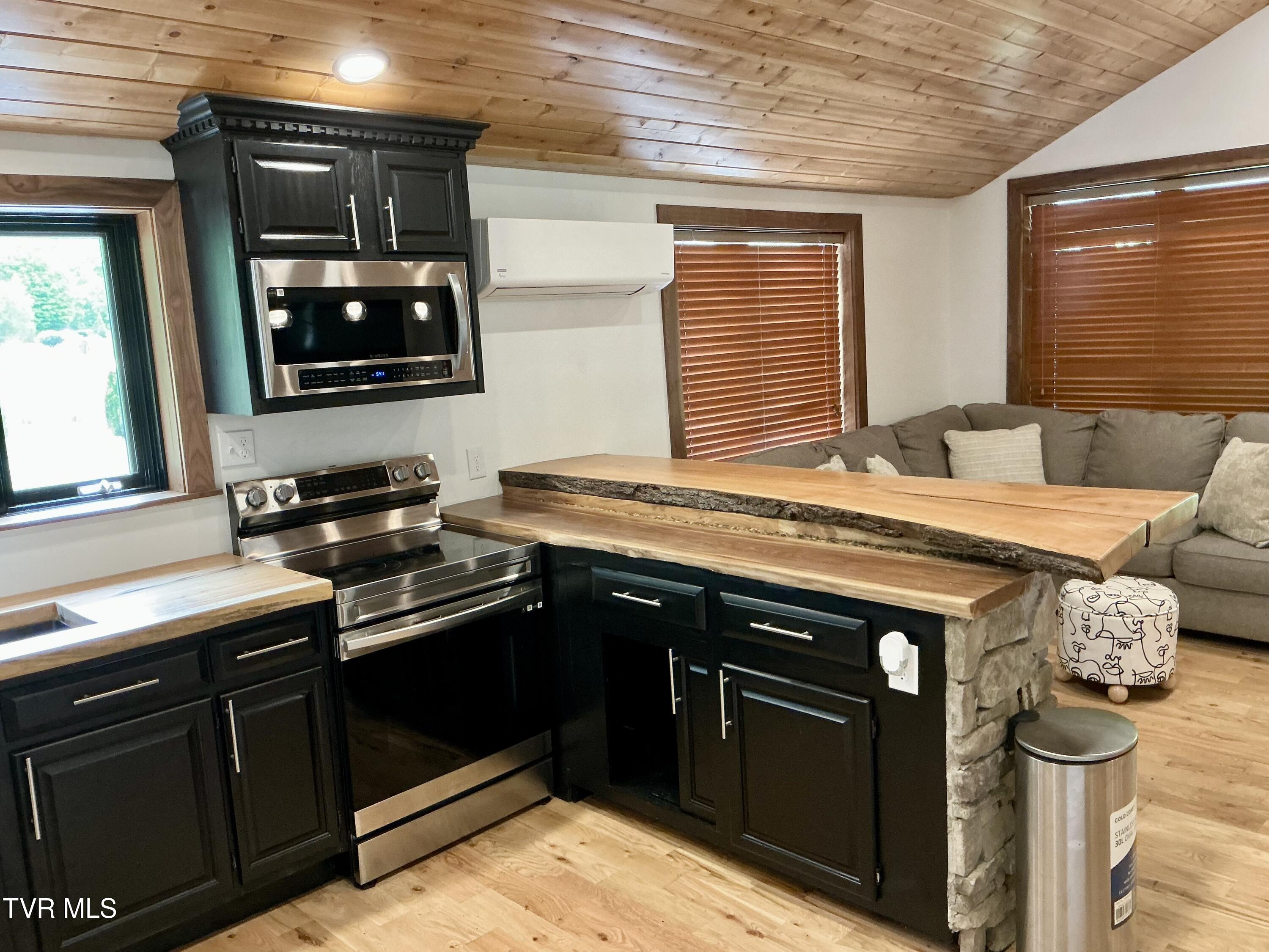 153 Hampton Creek Road, Roan Mountain, Tennessee image 11