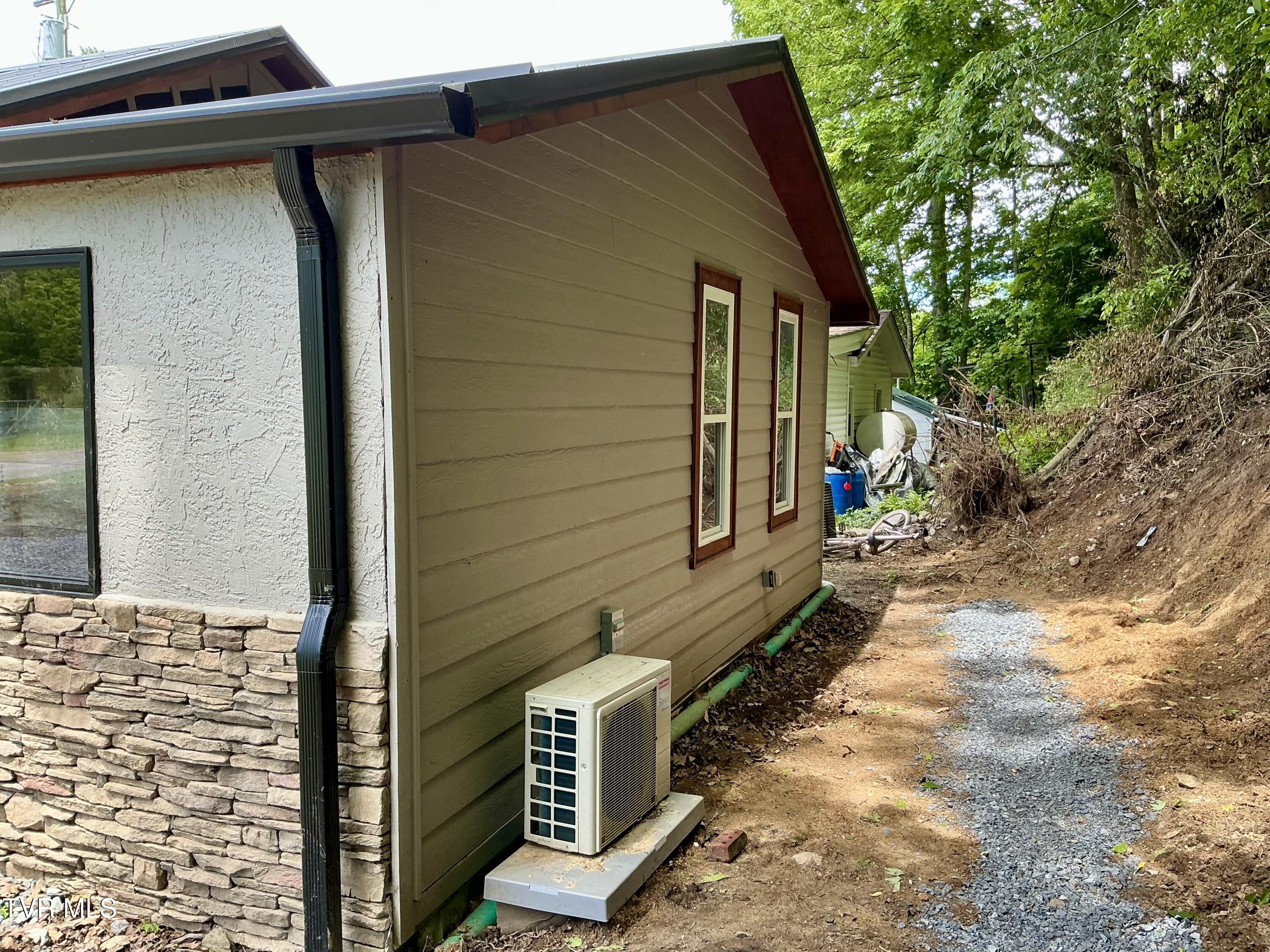 153 Hampton Creek Road, Roan Mountain, Tennessee image 32