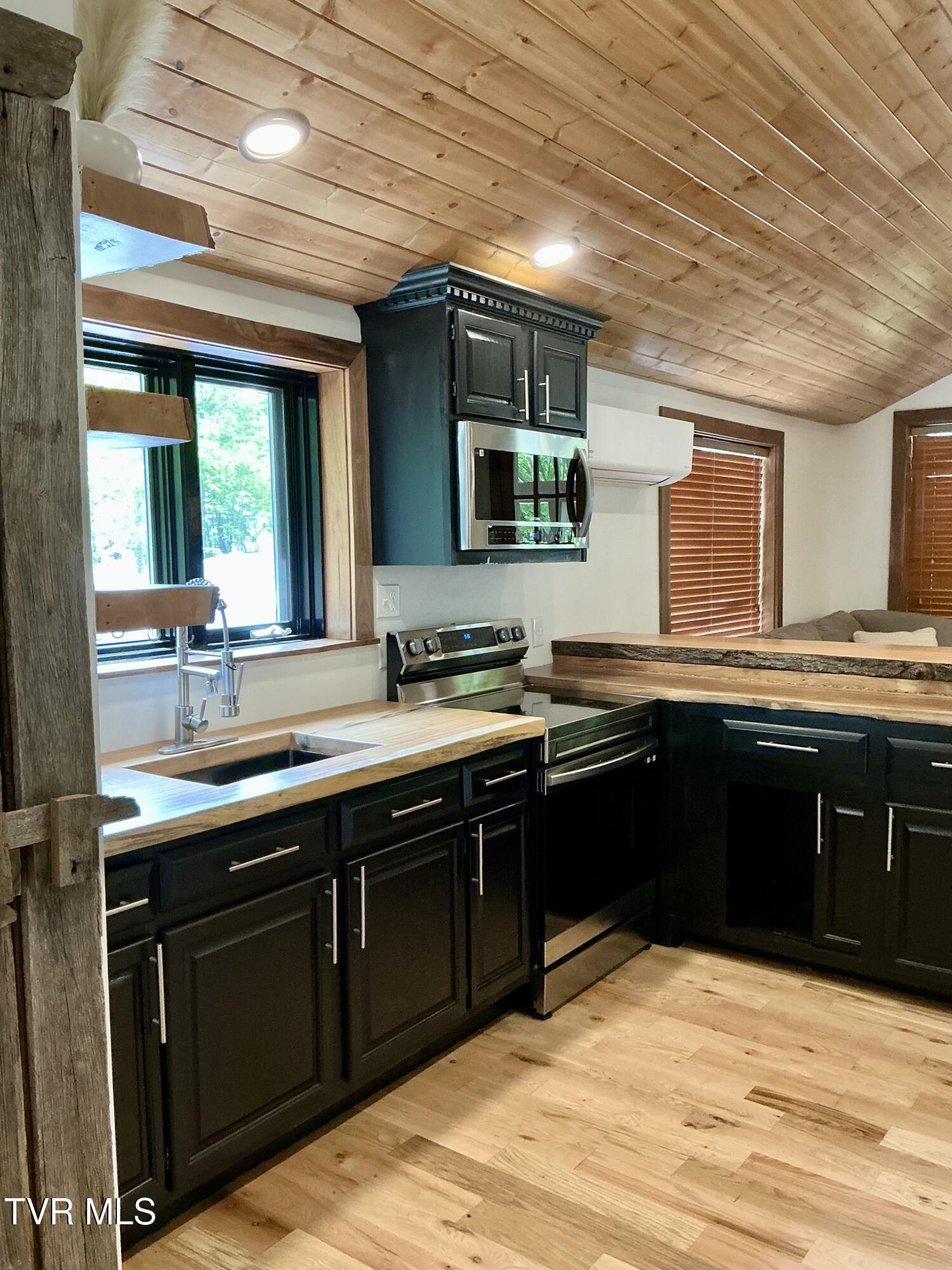153 Hampton Creek Road, Roan Mountain, Tennessee image 13