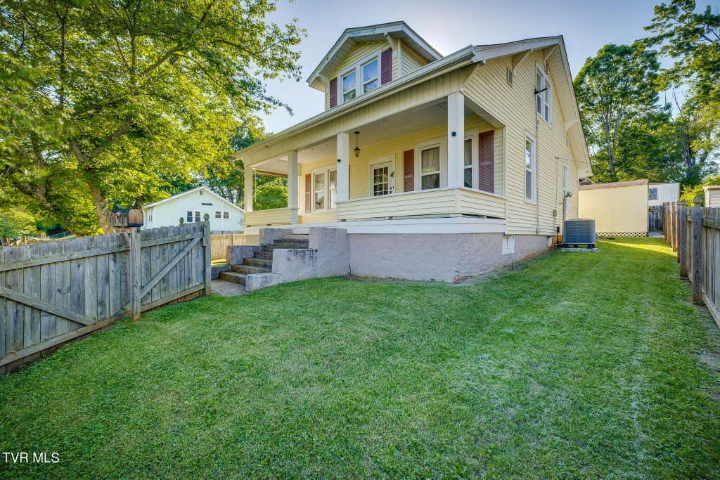 Photo of 1001 Unaka Avenue, Johnson City, TN 37601 (MLS # 9998520)