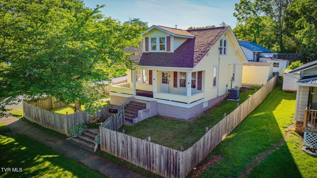Photo of 1001 Unaka Avenue, Johnson City, TN 37601 (MLS # 9998520)