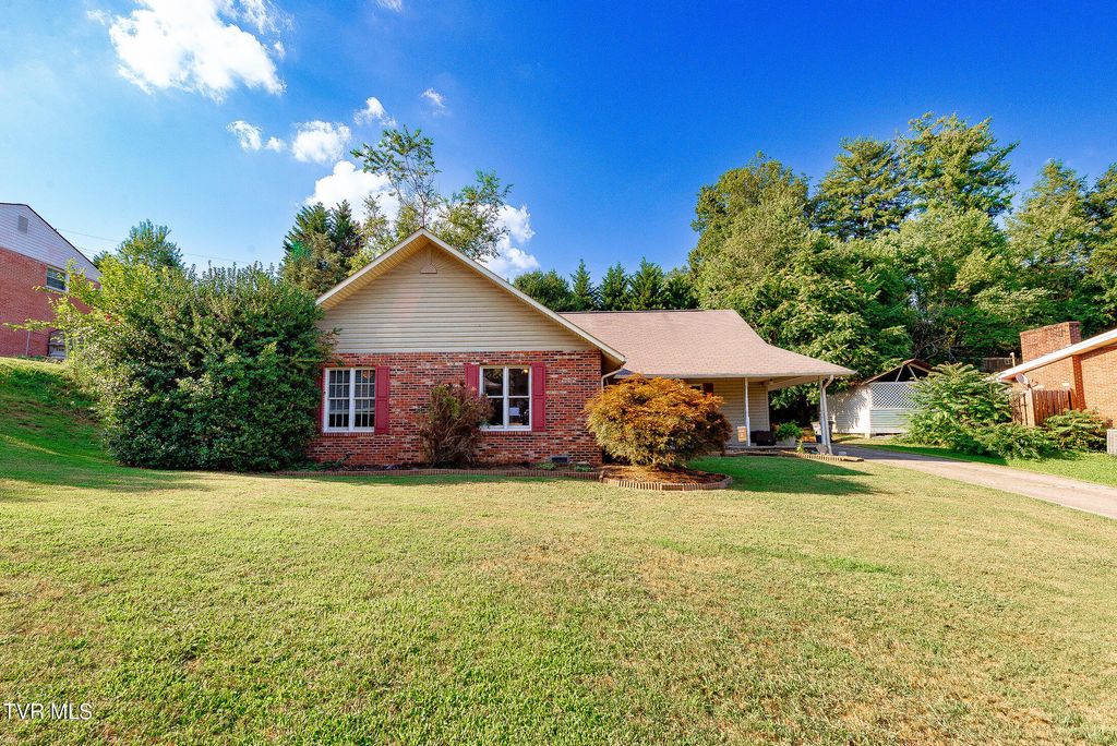 Photo of 904 Broadwood Drive, Kingsport, TN 37660 (MLS # 9983633)