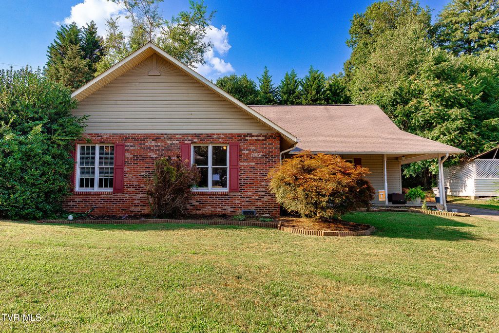 Photo of 904 Broadwood Drive, Kingsport, TN 37660 (MLS # 9983633)