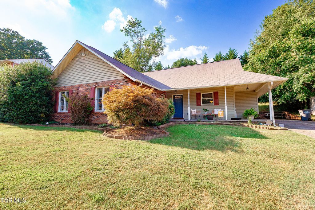 Photo of 904 Broadwood Drive, Kingsport, TN 37660 (MLS # 9983633)