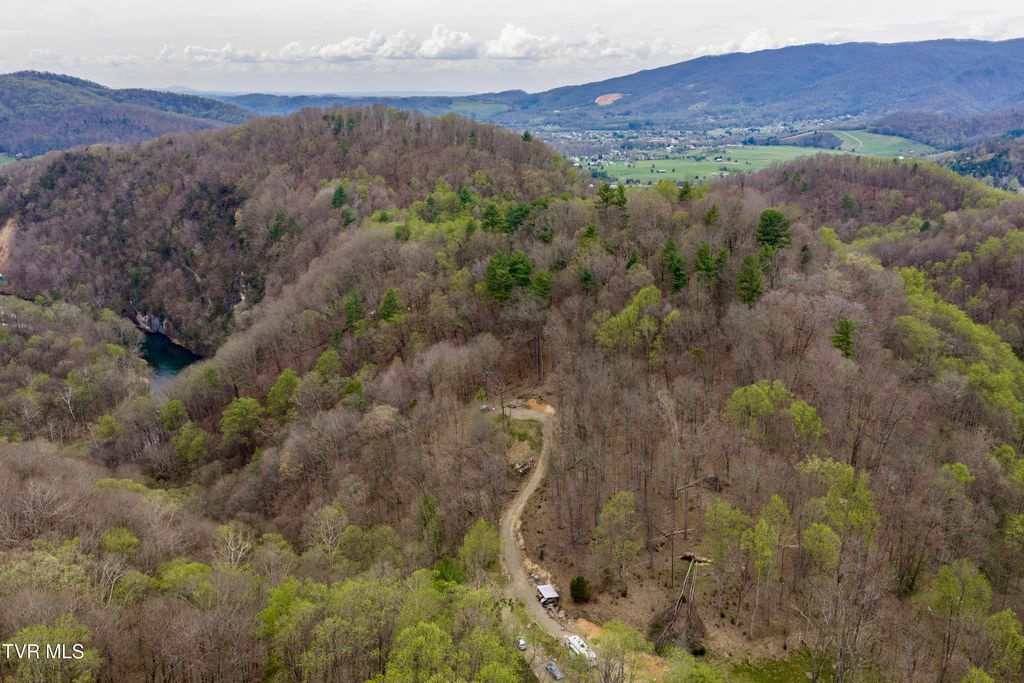 Photo of 394400 Bishop Hollow Road, Elizabethton, TN 37643 (MLS # 9994294)