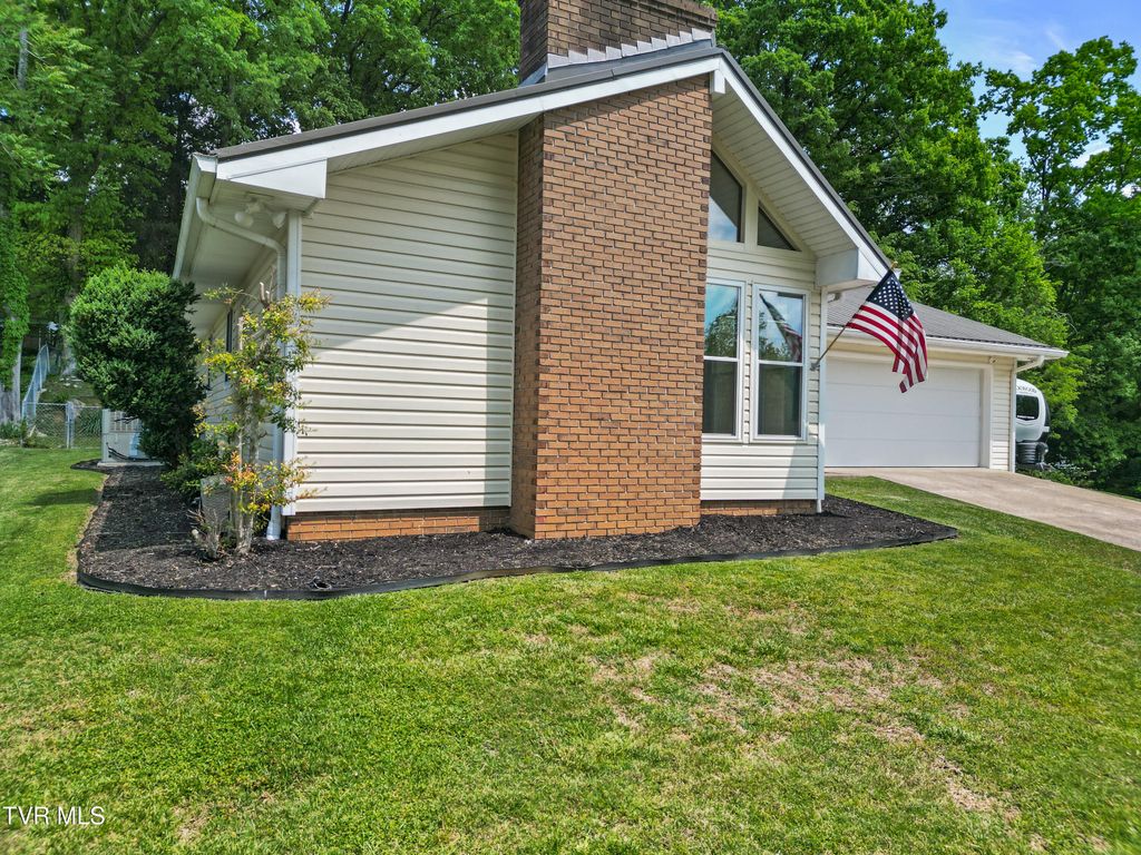 Photo of 1231 Tanglewood Drive, Greeneville, TN 37743 (MLS # 9994520)