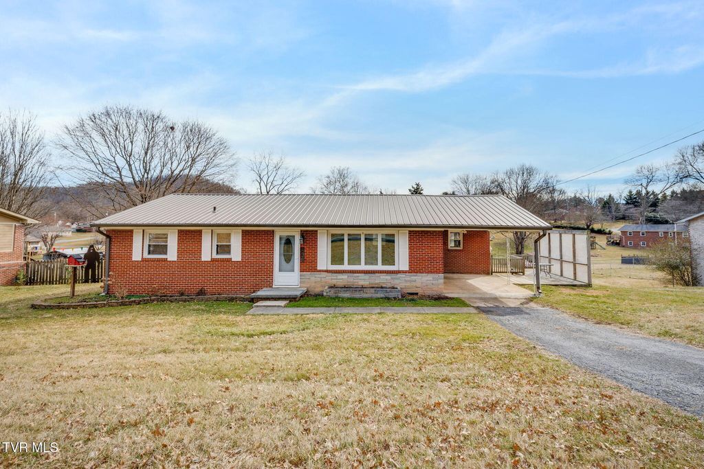 Photo of 606 Pine Ridge Road, Johnson City, TN 37601 (MLS # 9993270)