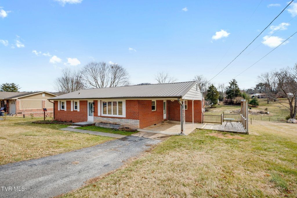 Photo of 606 Pine Ridge Road, Johnson City, TN 37601 (MLS # 9993270)